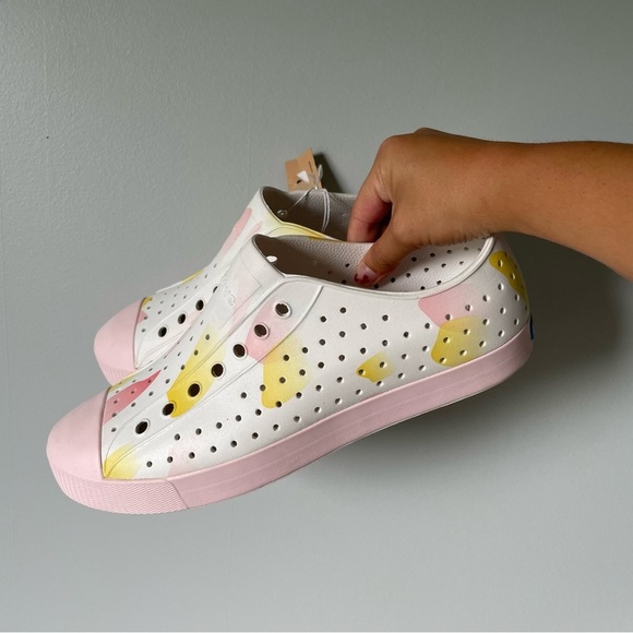 Native Shoes Jefferson Print in Shell White and Milk Pink Size 11 - Picture 1 of 9